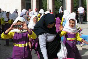 Mädchenklasse in den Mausoleen von Hafiz und Saadi