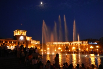 Bild: Wasserspiele am Platz der Republik