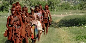 Bild: Besuch bei den Himba
