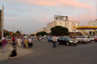 Belebte Strasse in Rabat