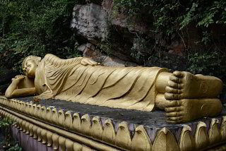 ein liegender Buddha