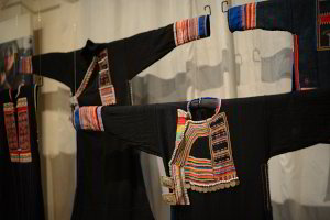 Kleidung im Museum der verschiedenen Volksgruppen