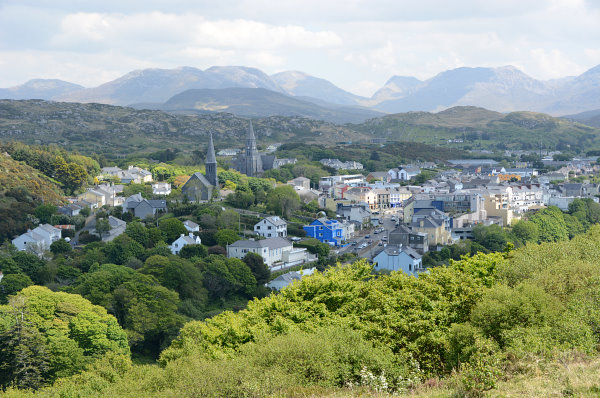 Bild: Clifden vom Darcy-Monument aus gesehen