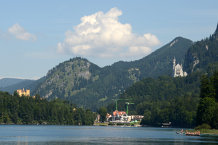 Bild: Schloß Hohenschwangau, eine Baustelle und Schloß Neuschwanstein