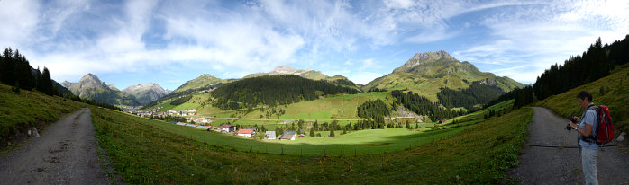 Bild: 180°-Panorama mit Blick auf Lech