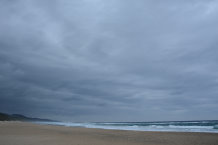 Bild: Regenwolken über Cape Vidal