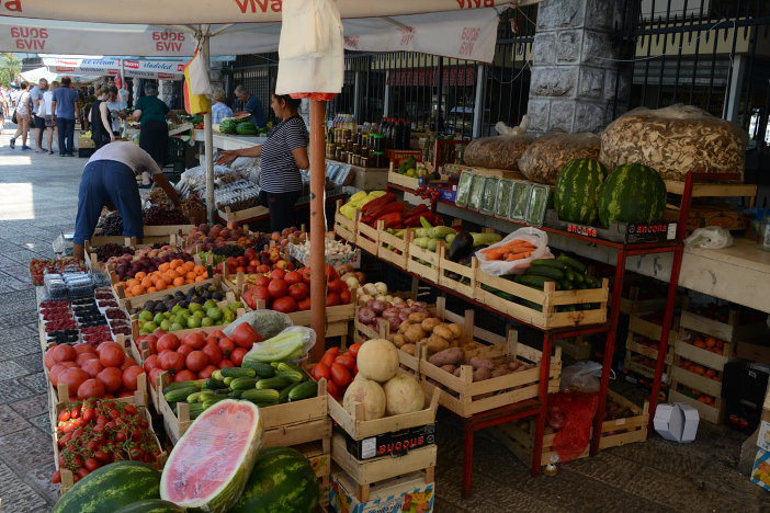 Ein kleiner Markt vor den Stadttoren