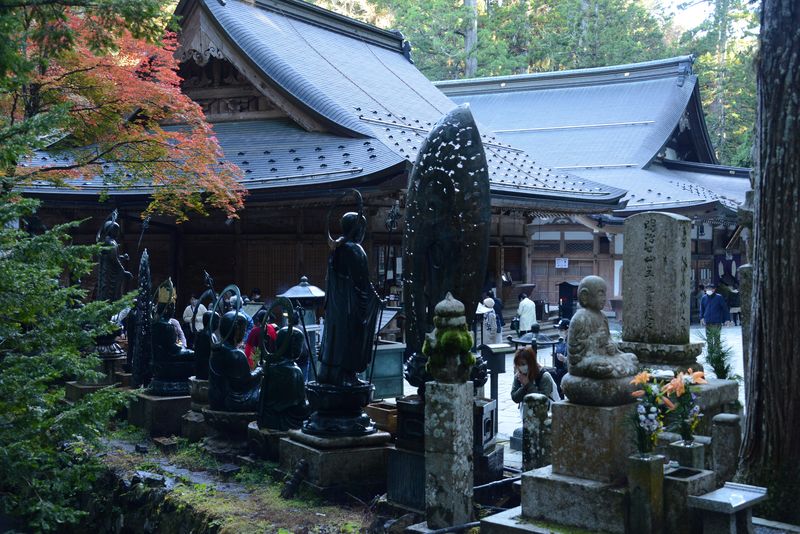 Im größten Friedhof Japans - Oku-no-in