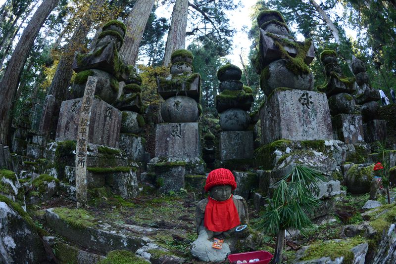 Im größten Friedhof Japans - Oku-no-in