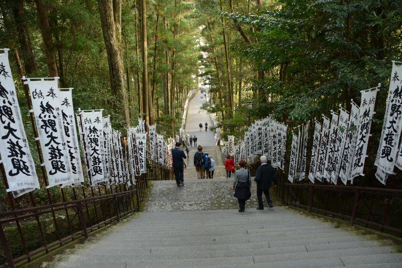 Treppe zum eigentlichen Eingangstor