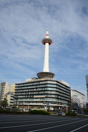 Fernsehturm am Bahnhof