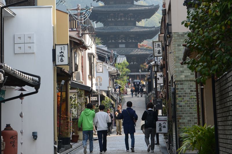 Schmale Strasse zur Pagode