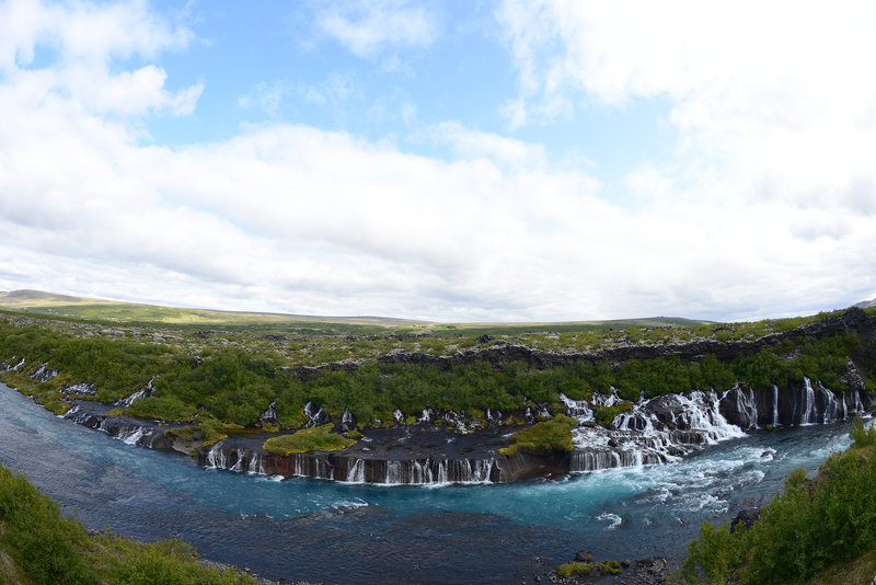 Hraunfossar mit Weitwinkel