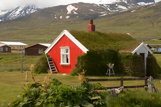 Rotes Haus in Borgarfjörður