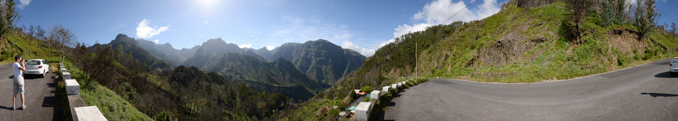 Zum Pass am Pico da Encumeada