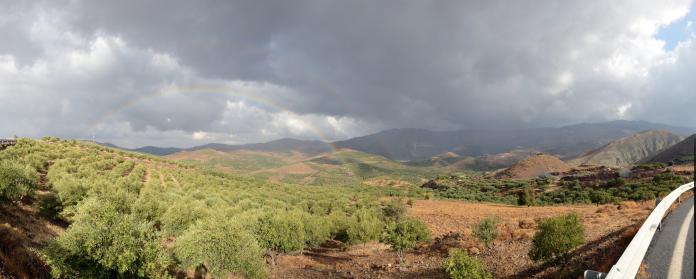 Bild: Landschaftspanorama mit Regenbogen