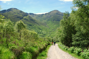 Bild: Der geröllige Abstieg nach Kinlochleven