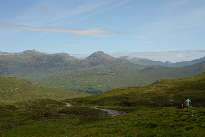 Ben Nevis ist die Spitze links