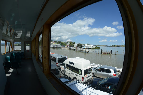 Mit der Fähre über den Hokianga-Harbour