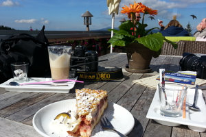 Bild: Kuchen und strahlender Sonnenschein