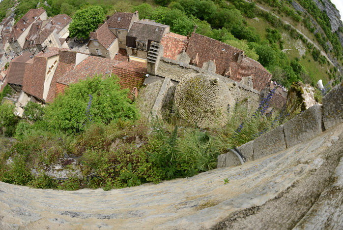 Blick von oben auf die Ladenstraße