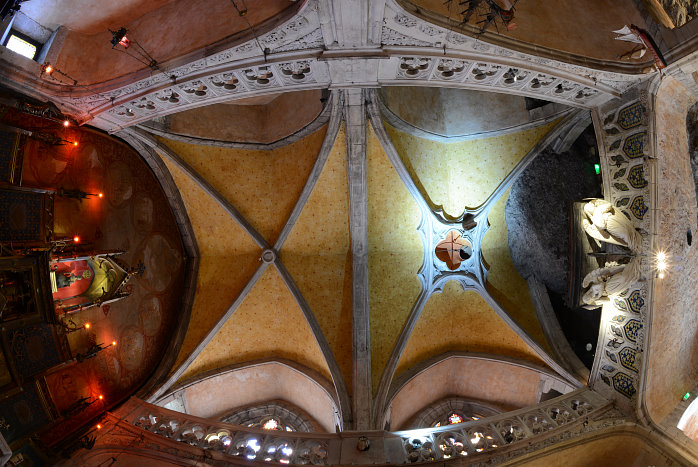 In der Kapelle der schwarzen Madonna