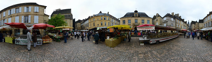 Bild: Auf dem Markt in Sarlat