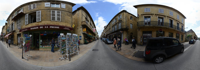 Bild: 360°-Panorama in Sarlat in einer Einkaufsstraße