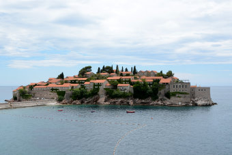 Bild: Sveti Stefan ist eine Privatinsel mit Nobelunterkünften