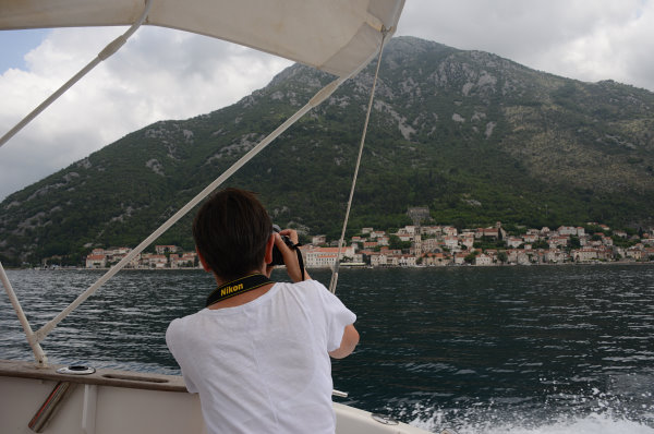 Elke fotografiert Perast