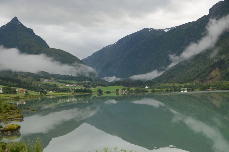 In das Tal dahinten fahren wir jetzt rein