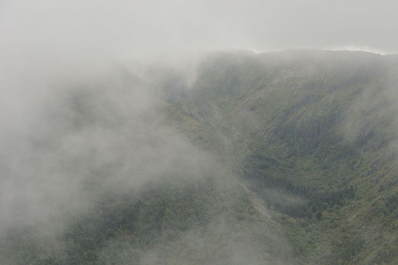 Nebel in der Wand gegenüber