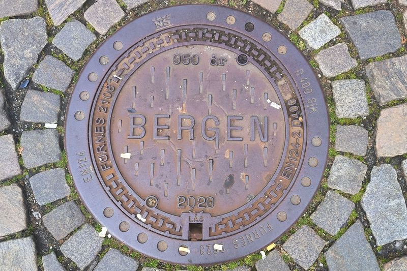 Kanaldeckel in Bergen