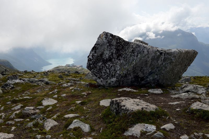 Die Bergstation vom Gipfel aus