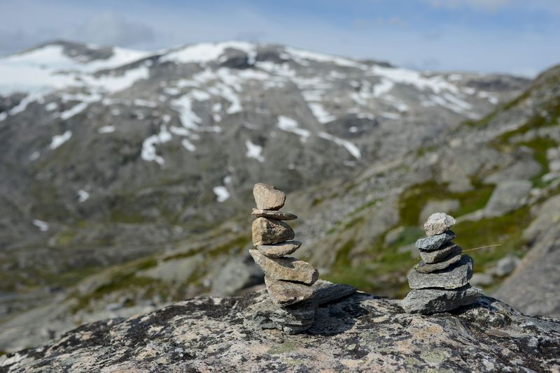 Überall stehen Steinmännchen