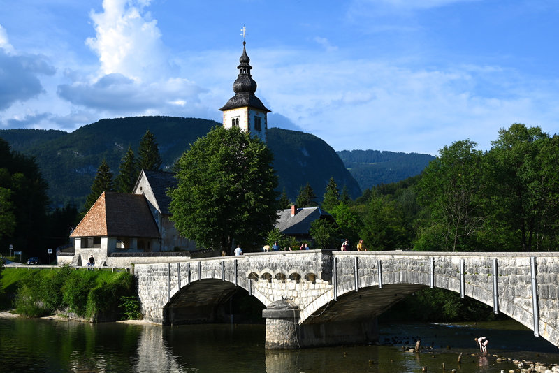 Die Kirche und Brücke in Ribčev Laz